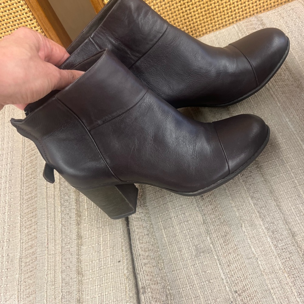 Clarks Enfield Tess dark brown Leather ladies ankle boots -size 6.5.
